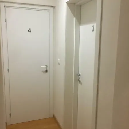 Alojamento de Acomodação e Pequeno-almoço La Maison 3*